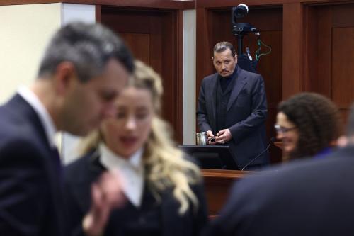 امبر هرد و جانی دپ در دادگاه